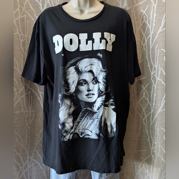 Black Dolly Graphic Tee - Short Sleeve - Picture 1 of 6